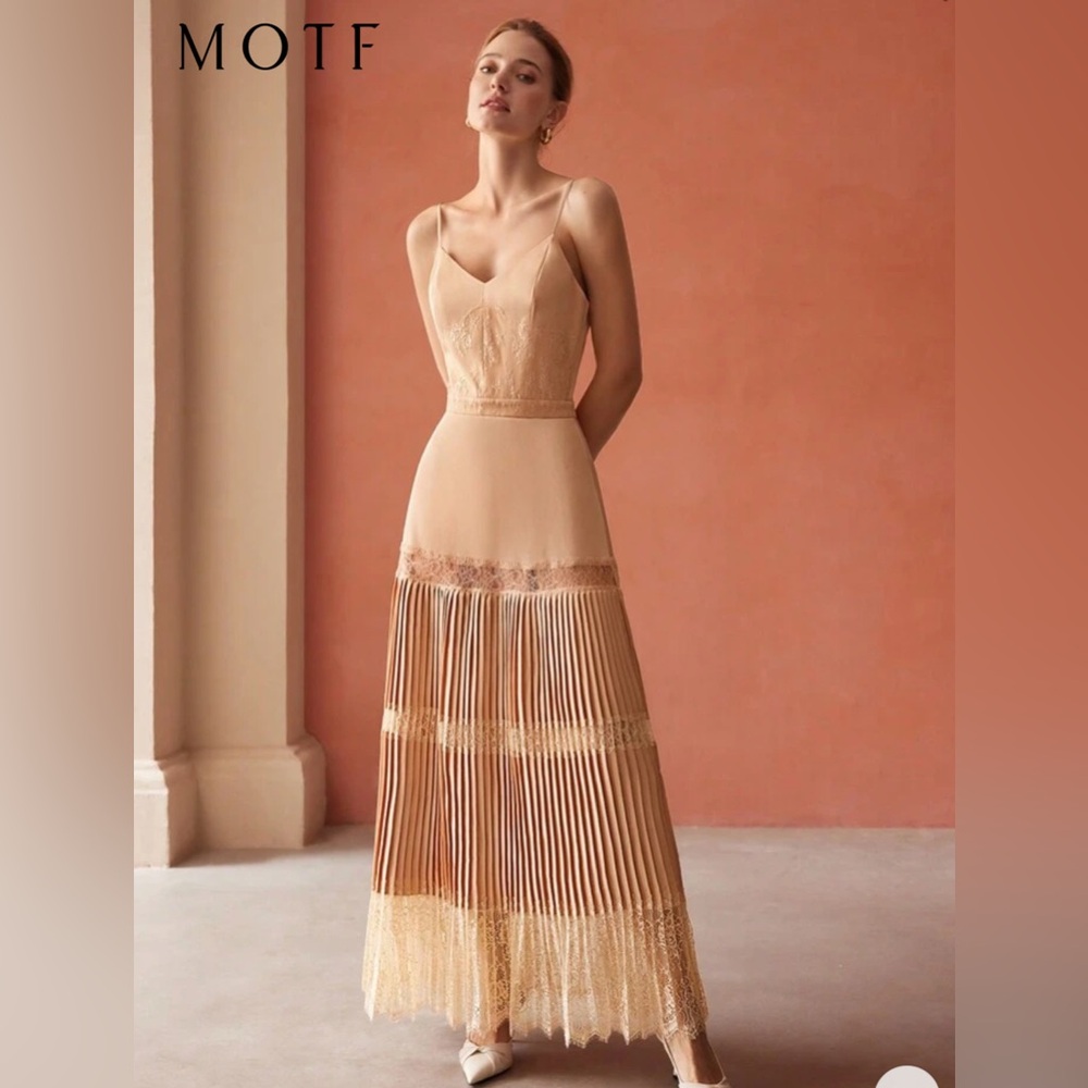 Pleated Lace Dress - Vintage Vibes